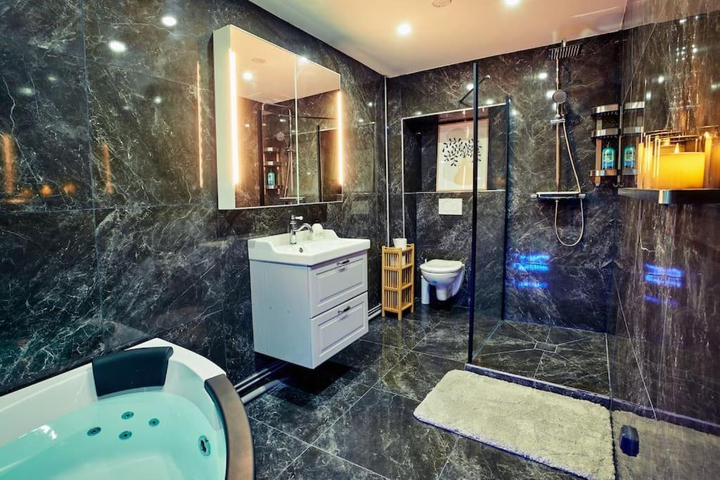 Versailles Jacuzzi - Sauna - Rdc 2 Exterior photo